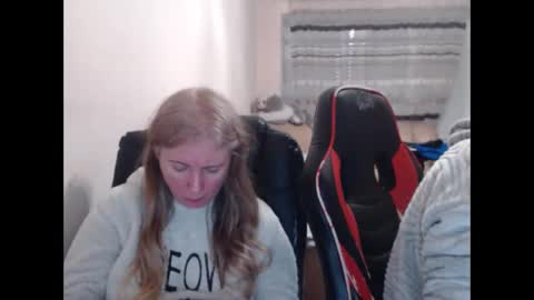 Snapshot of jenisandpeter chatting on 03-10-26, 08:14 JenisAndPeter online show from 03-10-26, 08:14