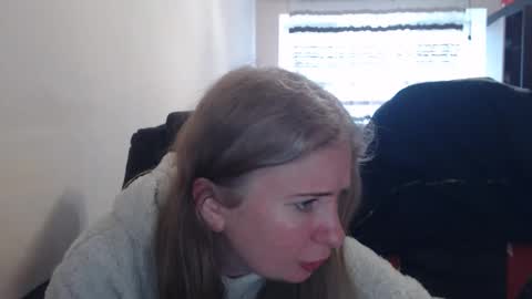 Snapshot of jenisandpeter chatting on 03-11-26, 09:37 JenisAndPeter online show from 03-11-26, 09:37