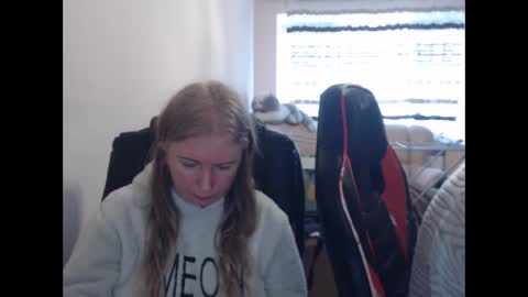 Snapshot of jenisandpeter chatting on 03-12-26, 07:25 JenisAndPeter online show from 03-12-26, 07:25