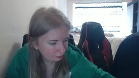 Snapshot of jenisandpeter chatting on 03-23-26, 06:39 JenisAndPeter online show from 03-23-26, 06:39