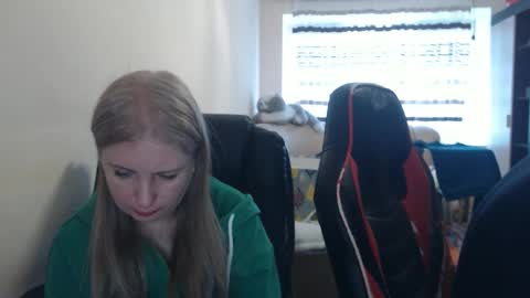 Snapshot of jenisandpeter chatting on 03-24-26, 07:02 JenisAndPeter online show from 03-24-26, 07:02