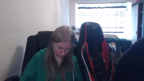 Snapshot of jenisandpeter chatting on 03-25-26, 07:14 JenisAndPeter online show from 03-25-26, 07:14