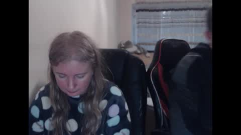 Snapshot of jenisandpeter chatting on 04-02-26, 04:37 JenisAndPeter online show from 04-02-26, 04:37