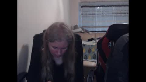 Snapshot of jenisandpeter chatting on 04-06-26, 05:47 JenisAndPeter online show from 04-06-26, 05:47