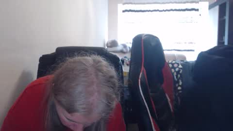 Snapshot of jenisandpeter chatting on 04-08-26, 06:24 JenisAndPeter online show from 04-08-26, 06:24