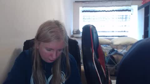 JenisAndPeter online show from 04-29-26, 06:06