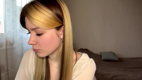 Hey EveryoneIm Kimi  Glad to see you in my room We almost hit 10 Thumb up in one day   online show from 02-18-26, 01:40