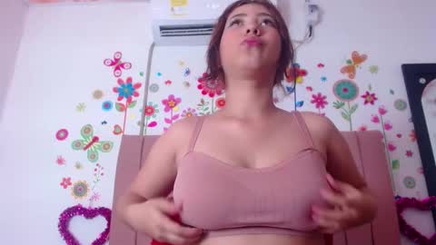 Snapshot of jenn_sky_ chatting on 02-04-25, 03:00 JENN online show from 02-04-25, 03:00