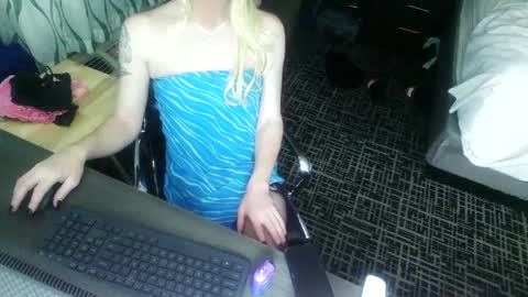 Jenna Cross online show from 12-20-24, 03:47