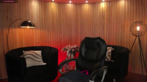 Snapshot of jennaolson chatting on 02-19-26, 06:59 Jenna Olson online show from 02-19-26, 06:59