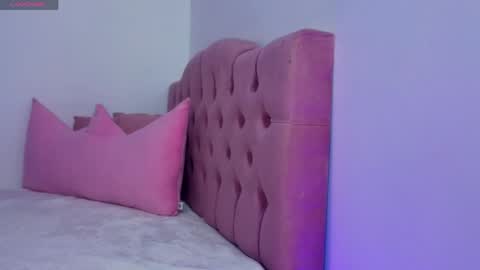 Snapshot of jenner_tay chatting on 06-10-26, 02:45 jenner online show from 06-10-26, 02:45