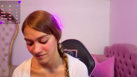 Snapshot of jenner_tay chatting on 06-23-26, 02:42 jenner online show from 06-23-26, 02:42