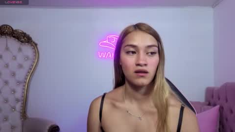 Snapshot of jenner_tay chatting on 06-30-26, 02:45 jenner online show from 06-30-26, 02:45