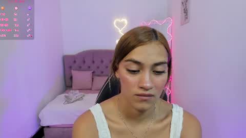 Snapshot of jenner_tay chatting on 07-04-26, 01:23 jenner online show from 07-04-26, 01:23