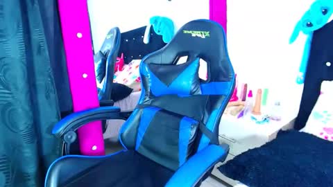 Snapshot of jenng18 chatting on 02-17-26, 03:36 jenn online show from 02-17-26, 03:36