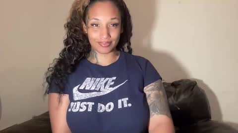 Snapshot of jenni_cash chatting on 03-09-26, 06:50 Mistress Jenni online show from 03-09-26, 06:50