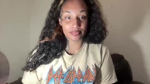 Snapshot of jenni_cash chatting on 03-25-26, 07:14 Mistress Jenni online show from 03-25-26, 07:14