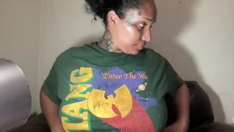Snapshot of jenni_cash chatting on 06-15-26, 12:24 Mistress Jenni online show from 06-15-26, 12:24