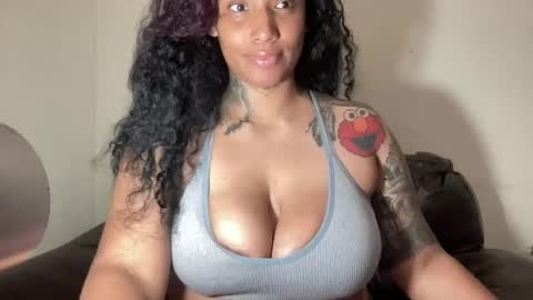 Snapshot of jenni_cash chatting on 06-26-26, 07:02 Mistress Jenni online show from 06-26-26, 07:02