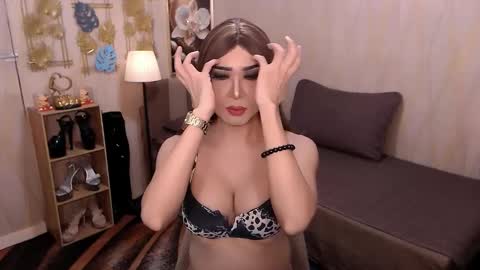 jenniegarcia online show from 11-17-25, 02:23