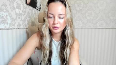 Jennifer online show from 10-31-25, 06:20