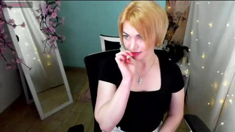 Jennifer online show from 05-05-26, 06:54