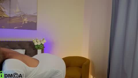 Jennifer hayess online show from 12-18-25, 01:33