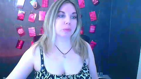 Snapshot of jennifer_moree chatting on 03-23-26, 06:50 Jennifer online show from 03-23-26, 06:50
