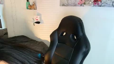 JENNIFER online show from 11-10-25, 03:00