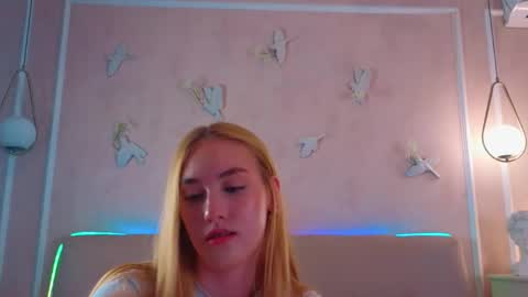Snapshot of jennifercamprell chatting on 04-15-26, 07:10 jennifercamprell online show from 04-15-26, 07:10
