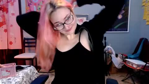 Jennifer Gwen online show from 02-19-25, 01:29