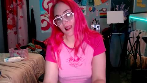 Jennifer Gwen online show from 10-31-25, 01:39