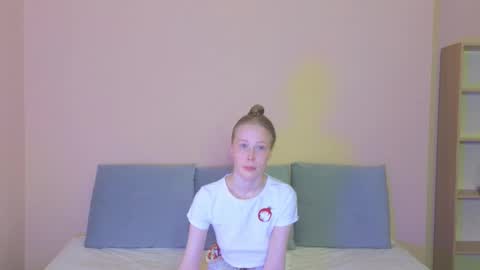 Snapshot of jenny_angelok chatting on 02-12-26, 01:17 Next broadcast on December 05 subject to change online show from 02-12-26, 01:17