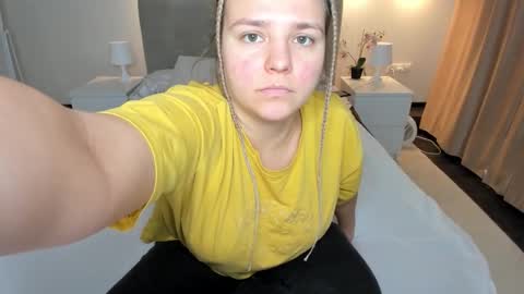 Jenny online show from 10-28-25, 01:42