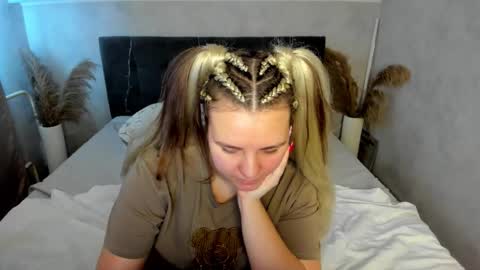 Snapshot of jenny_jimmy chatting on 02-20-26, 06:19 Jenny online show from 02-20-26, 06:19