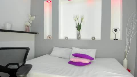 jenny_towers online show from 12-18-24, 09:14