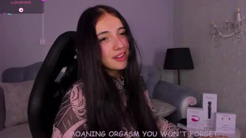 Snapshot of jennyferguson chatting on 02-04-25, 01:02 Jenny Ferguson online show from 02-04-25, 01:02