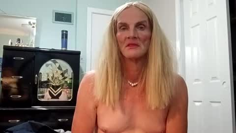 Snapshot of jennywomacks chatting on 07-05-26, 12:17 jennywomacks online show from 07-05-26, 12:17