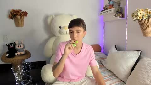 Snapshot of jeremy_salvatore_ chatting on 03-02-26, 11:33 jero independent model online show from 03-02-26, 11:33