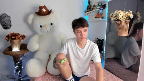 Snapshot of jeremy_salvatore_ chatting on 03-06-26, 08:22 jero independent model online show from 03-06-26, 08:22