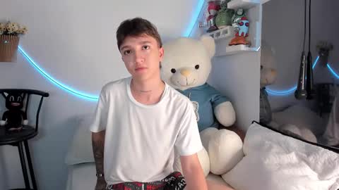 Snapshot of jeremy_salvatore_ chatting on 03-19-26, 07:56 jero independent model online show from 03-19-26, 07:56