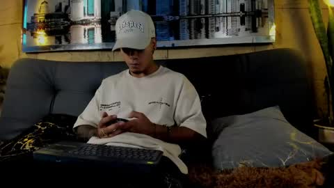 Snapshot of jeremy_wallker chatting on 06-08-26, 01:28 Jeremy online show from 06-08-26, 01:28