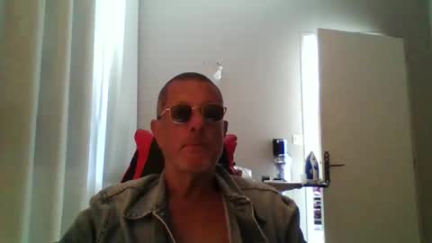 Snapshot of jerflor chatting on 10-10-25, 09:41 jerflor online show from 10-10-25, 09:41