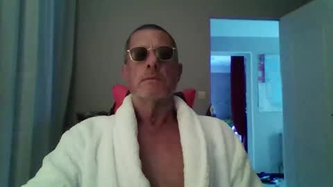 Snapshot of jerflor chatting on 10-19-25, 01:23 jerflor online show from 10-19-25, 01:23