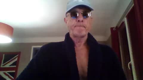 Snapshot of jerflor chatting on 11-25-25, 03:28 jerflor online show from 11-25-25, 03:28