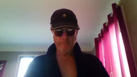 Snapshot of jerflor chatting on 12-15-25, 12:09 jerflor online show from 12-15-25, 12:09