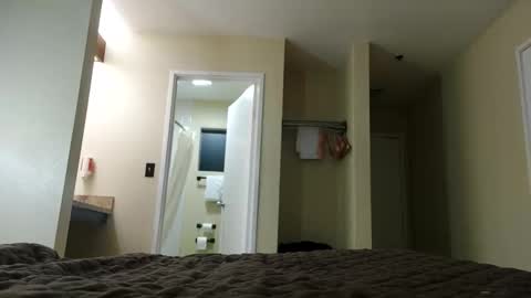 SkynStarlight online show from 02-20-26, 06:19