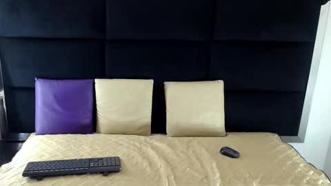 Jerom xx online show from 10-24-25, 07:54