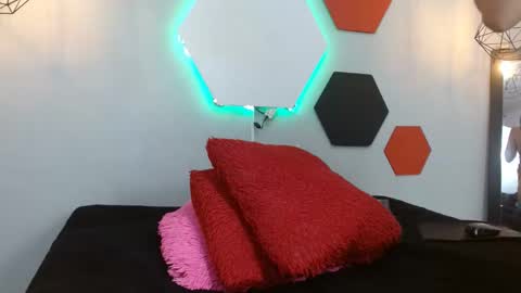 Snapshot of jesiclark chatting on 01-11-25, 03:02 sofi online show from 01-11-25, 03:02