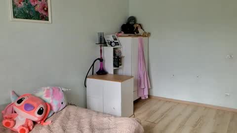 Snapshot of jessa_vibe chatting on 10-17-25, 08:17 Jessica but u can call me Jessa online show from 10-17-25, 08:17